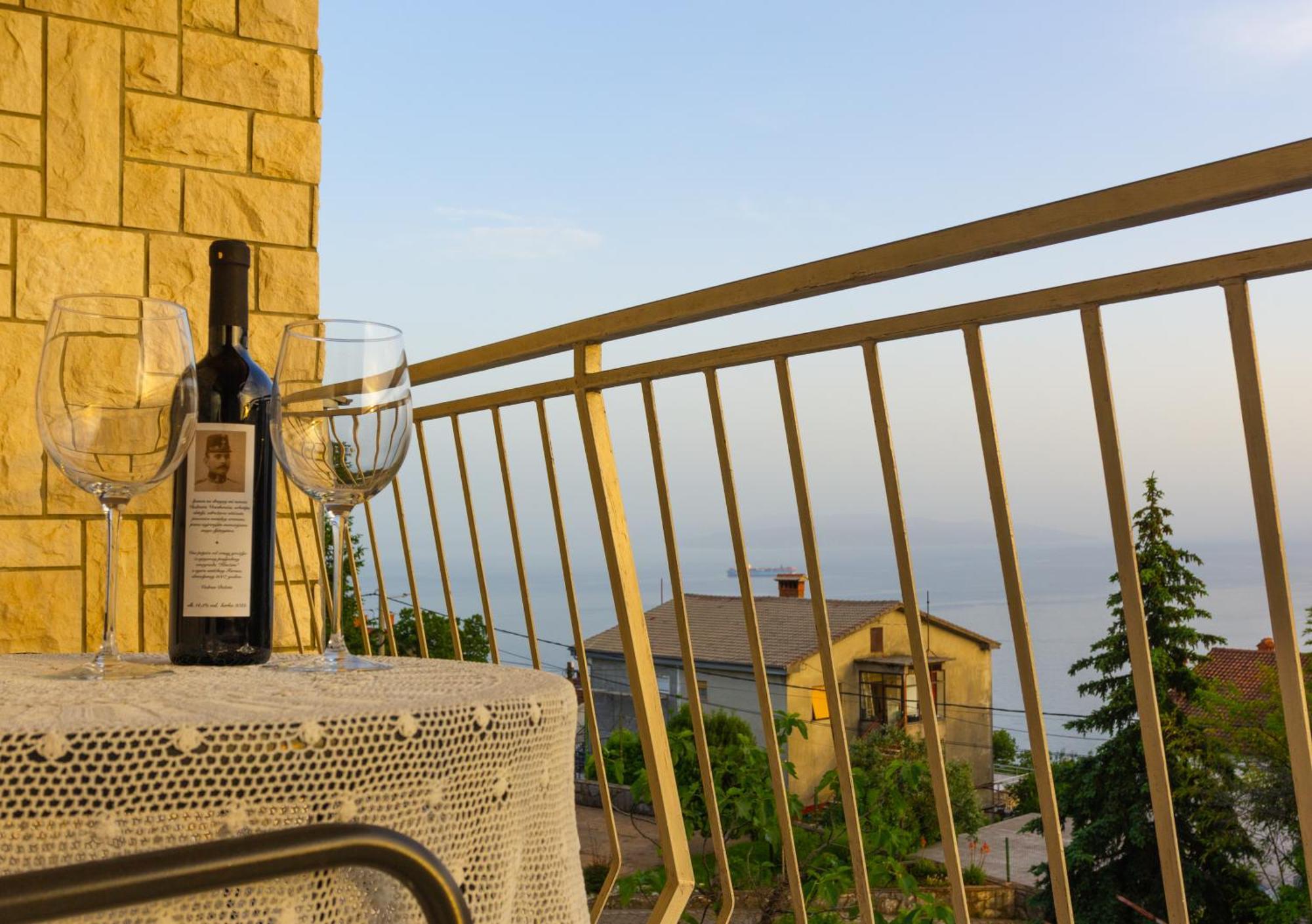 Ferienwohnung Sea View Retreat With 170Mbps Wifi And Sunny Balcony Kastav Exterior foto