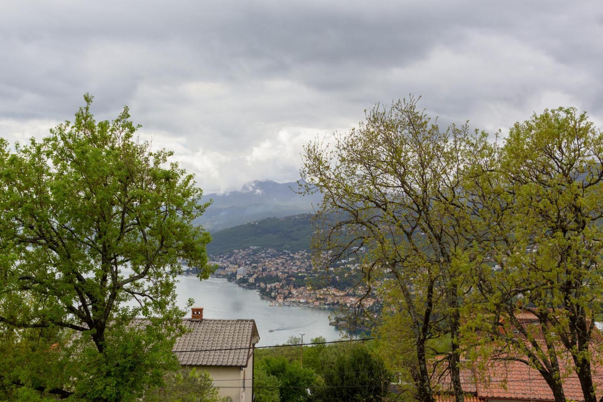 Ferienwohnung Sea View Retreat With 170Mbps Wifi And Sunny Balcony Kastav Exterior foto